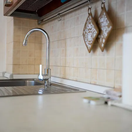 Spacious At 5 Min Walk From Station 아파트 *