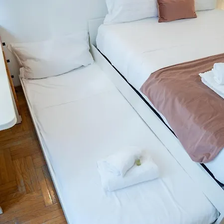 Appartement Duomo 10 Minutes Away Spacious 5 Pax Balcony Wifi Ac