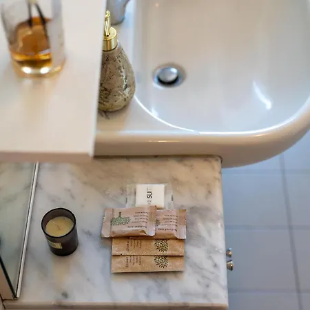 Private Terrace & 2 Bedrooms Near Bosco Verticale アパート *