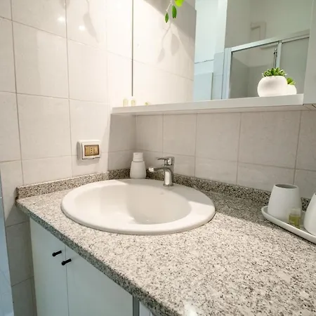 Duomo 10 Minutes Away Spacious 5 Pax Balcony Wifi Ac Milaan