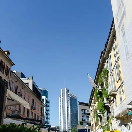 Corso Chic Street, Porta Garibaldi, Stazione Centrale, Nel Cuore Della Di