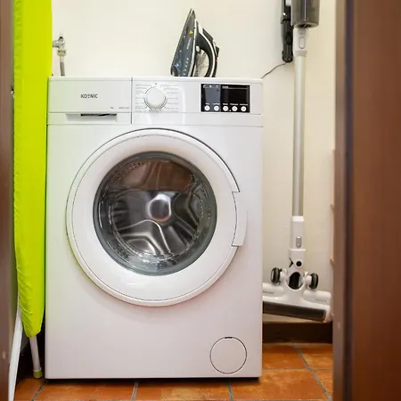 Spacious At 5 Min Walk From Station 아파트