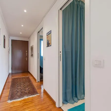 Bright And Lovely Private In Appartement *