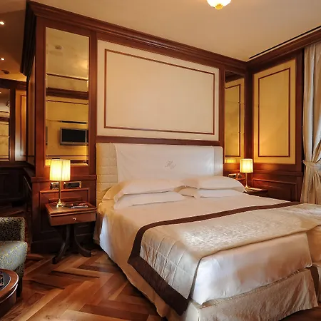 マンツォーニ 4*