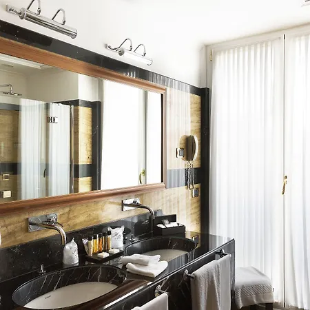 マンツォーニ 4*