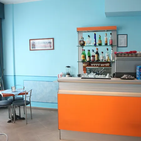 Ξενοδοχείο Alessander 2*