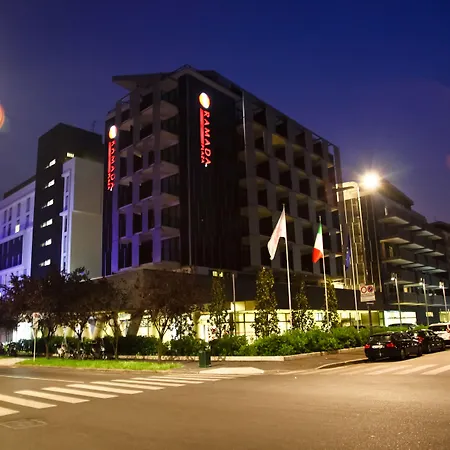 Ramada Plaza By Wyndham Отель