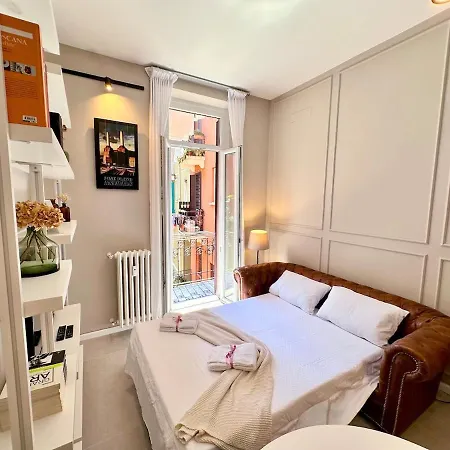 In Certosa, Milan, Near The Center * 米兰