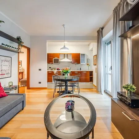 The Players Lounge - Station Area Apartment