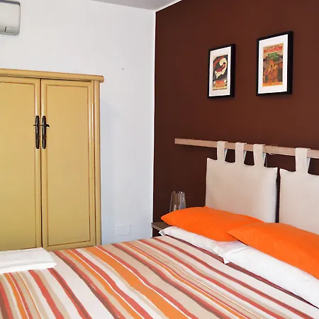 Room Inn Bed and Breakfast 4*