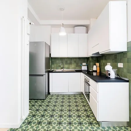 Roncaglia 25, * Milano