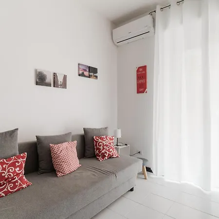 Guesthost - Comfy M2 Udine Apartament *