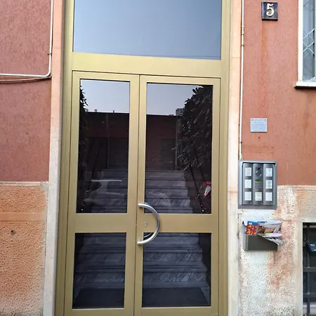 Appartement 10 Minuti Di Metro Dal Duomo Milaan