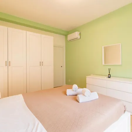 Roncaglia 25, * Milano