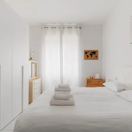Guesthost - Comfy M2 Udine Apartament Mediolan