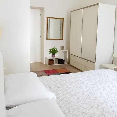 Likehome - Via Crema Lejlighed