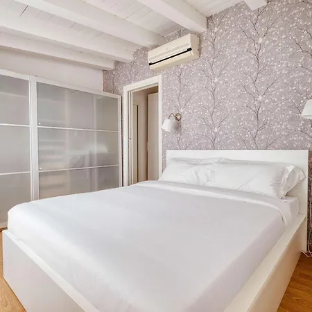 Bright Flat In The Heart Of Porta Venezia 아파트 밀라노