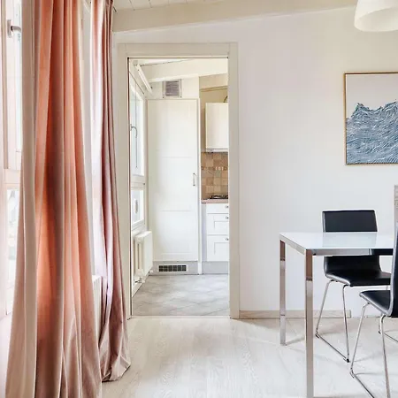 아파트 Bright Flat In The Heart Of Porta Venezia 밀라노