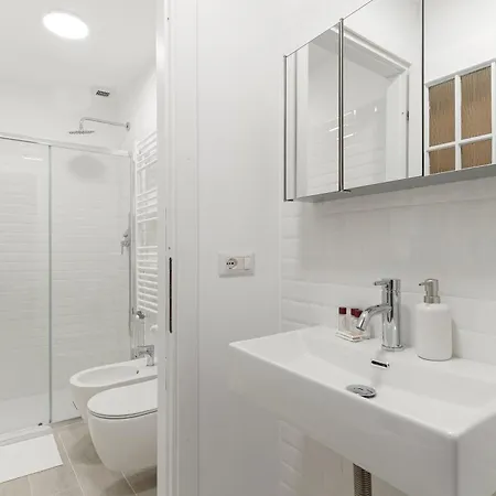 Guesthost - Patio Varesina Apartmán *