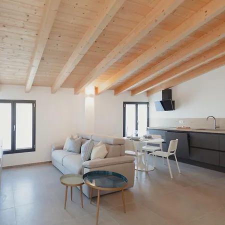 Gohost - The Corridor Near The Station Apartment Milan