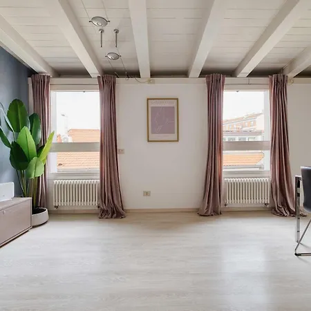 Bright Flat In The Heart Of Porta Venezia 아파트 *