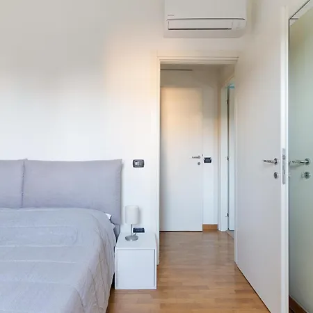 Guesthost - Bright M1 Precotto *