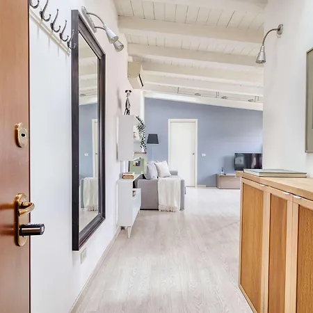 Bright Flat In The Heart Of Porta Venezia *