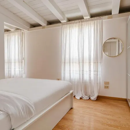 Bright Flat In The Heart Of Porta Venezia 밀라노