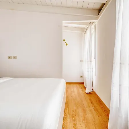 Bright Flat In The Heart Of Porta Venezia 아파트