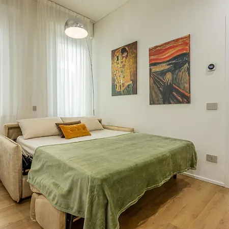 Heritage 400 Mt From Duomo Milaan