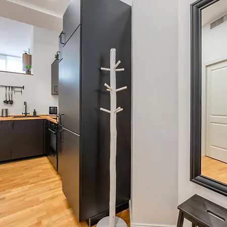 Prada's Nest - Modern Design And Close To Metro Apartment *