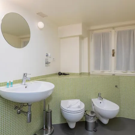 I Host - Lamarmora 3a Μιλάνο