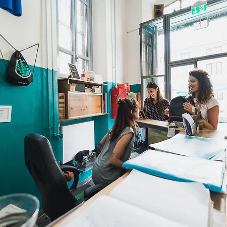 호스텔 마다나 앤 비스트로 밀라노