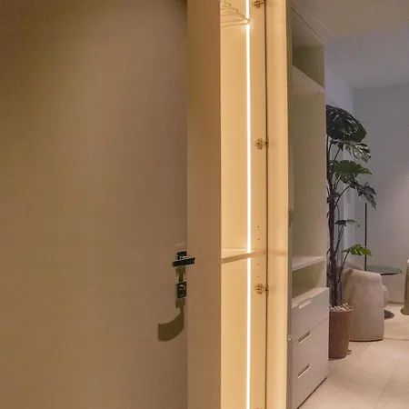 Navigli - Leobrothers - Alzaia Naviglio Pavese 8 Милан