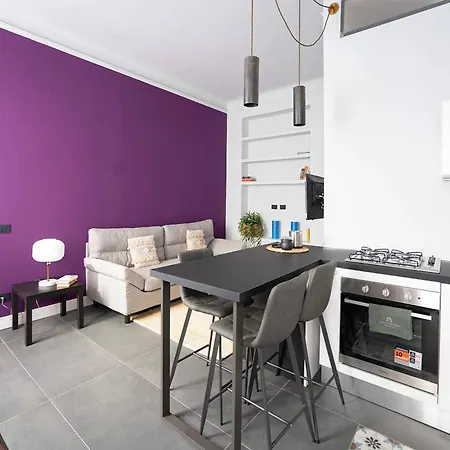 Charming Modern Near Argonne Mediolan