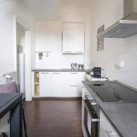 Stylish Retreat For Two In Milán