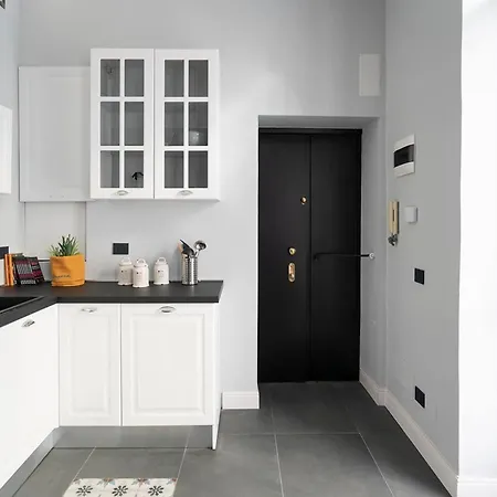 Charming Modern Near Argonne