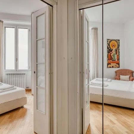Stylish Flat Steps From Gae Aulenti Daire *