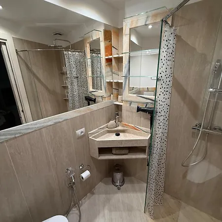 Milan - 2Br 2Ba Apt - 5 Min Walk To Metro & Train