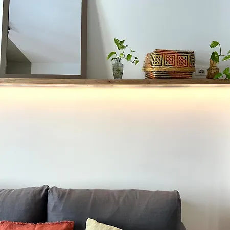 Elegant Center Apartment