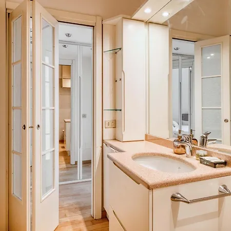 Modern 1 Bedroom Near Gae Aulenti * 밀라노