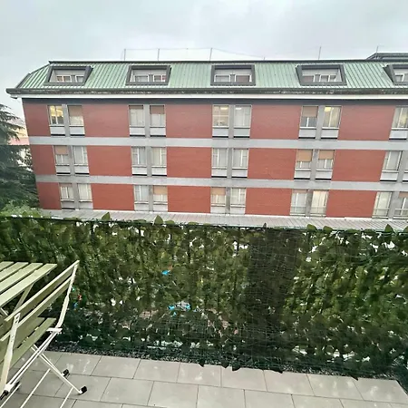 Lägenhet Parea House 2