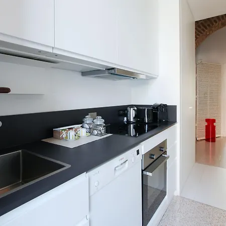 Heart Duomo Colonne Milan