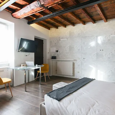 Heart Duomo Colonne * Milan