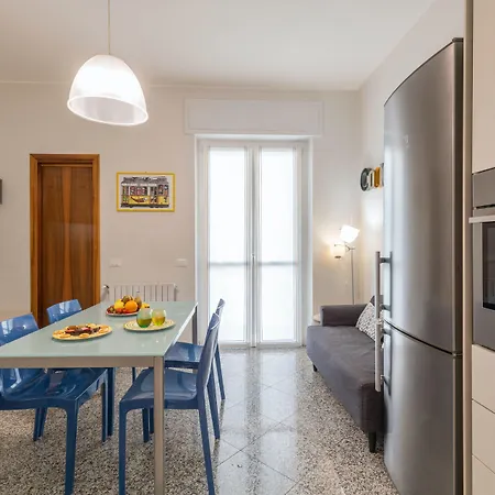 Bnbutler - Stromboli, 22 - Ampio, Luminoso Ed Elegante Milánó