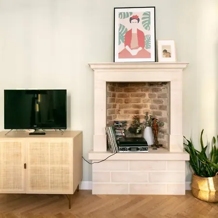 דירה Charming Courtyard House In The Heart Of