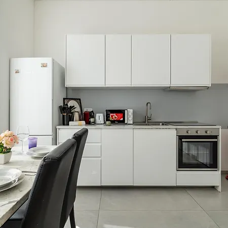 Baroni B - Free Private Parking And A-c *