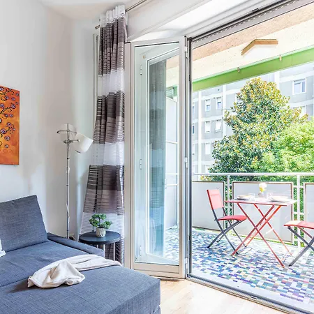 Joivy Adorable Flat With Balcony * Милан