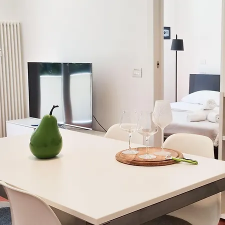 Apartament Joivy Superb Flat, 2 Balconies & Skyscrapers View Mediolan