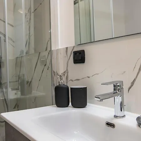 La Corte Milanese - Bocconi, Navigli & Duomo Apartamento *